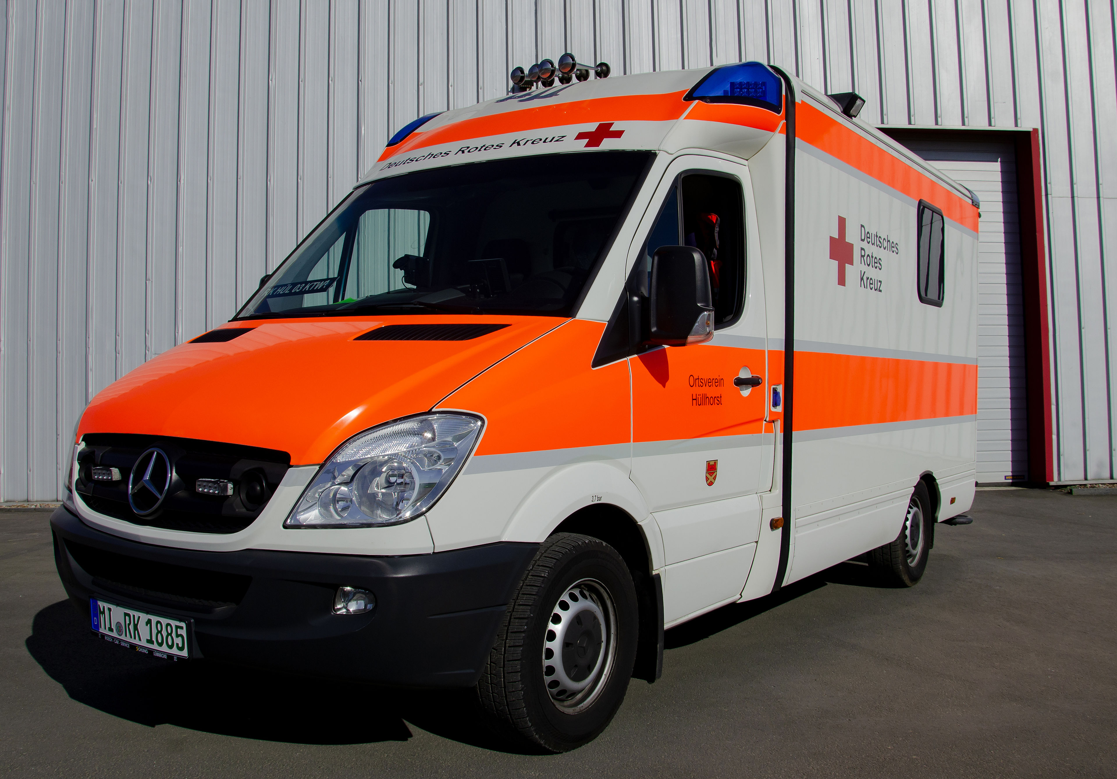 E-PRESSLUFTHORN] Rettungswagen des DRK Salzwedel auf Einsatzfahrt in  Hannover zur MHH 